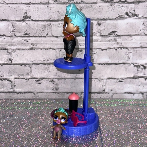 L.O.L. Surprise! PEARL Precious Lil Precious Dolls Swim Club Ring Bottle Glasses - Picture 6 of 8